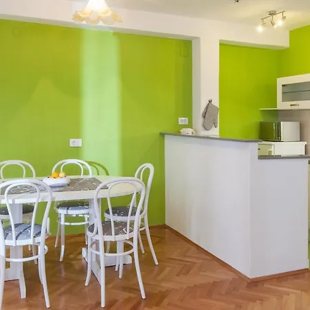 Vega Apartman *